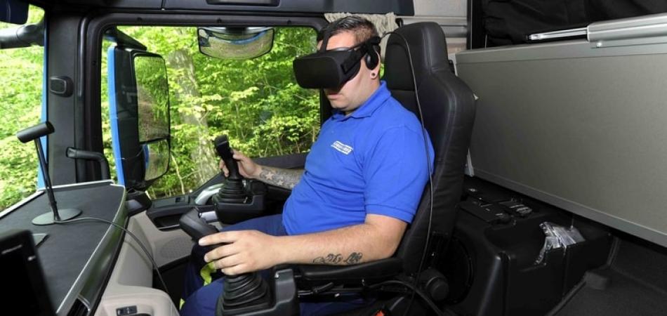 System sterowania HiVision to rodzaj wirtualnej rzeczywistości, który przenosi sterowanie żurawiem do kabiny ciężarówki