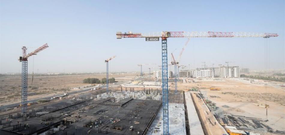 8 żurawi Raimondi na budowie apartamentów premiuom w  Dubaju