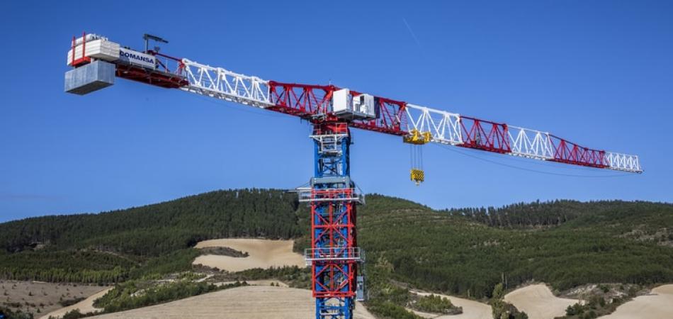 The new flat-top crane 21LC1400 from COMANSA